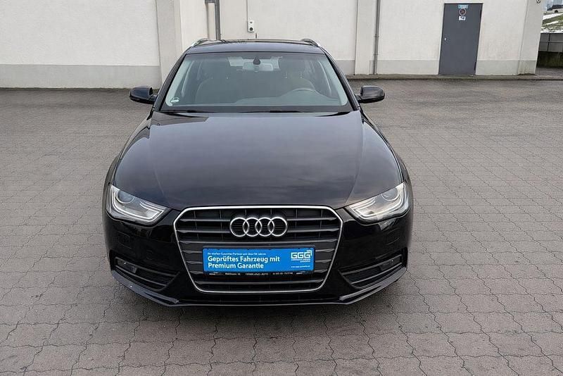 Schwarz Gebraucht 2015 Audi A4 Attraction Kombi | 11.500 € (Fairer Preis) - Bild 1/4