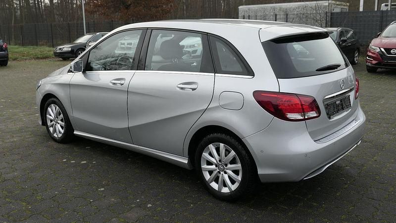 Gebraucht Mercedes B180 109 PS (80 kW) 2016 Silber Van / Kleinbus