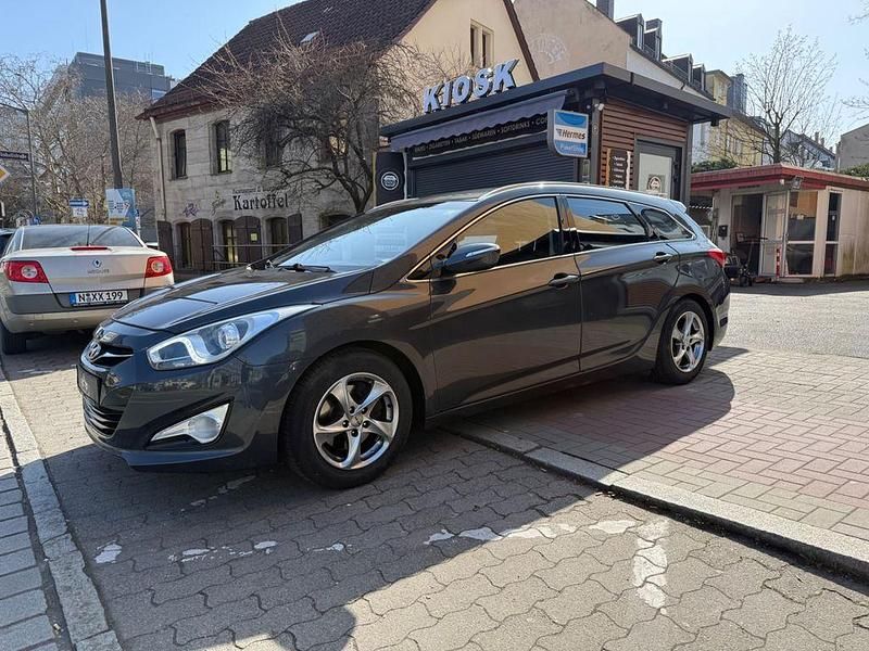 Gebraucht Hyundai i40 Edition 135 PS (99 kW) 2013 Grau Kombi