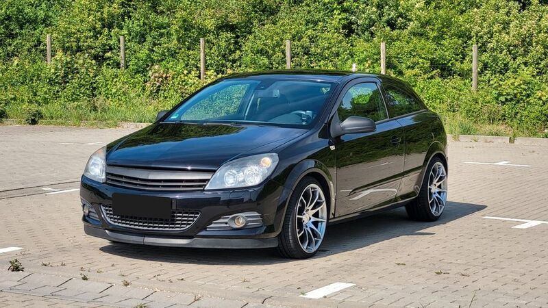 Schwarz Gebraucht 2007 Opel Astra GTC Limousine | 3.990 € (Fairer Preis) - Bild 1/4