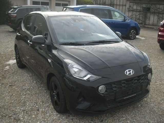 Gebraucht Hyundai i10 Select 67 PS (49 kW) 2023 Schwarz Kleinwagen