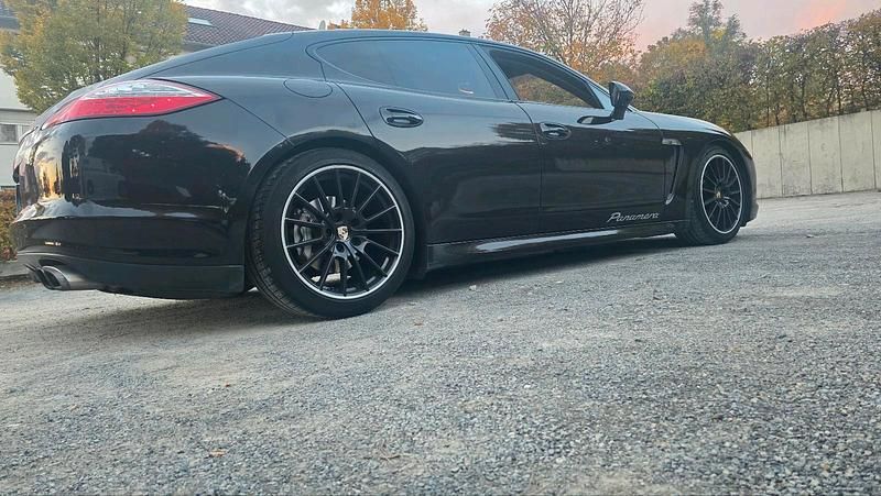 Schwarz Gebraucht 2011 Porsche Panamera 4S Limousine | 24.500 € (Etwas zu teuer) - Bild 1/4
