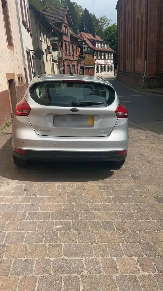 Gebraucht Ford Focus Trend 101 PS (74 kW) 2015 Andere farben Kleinwagen