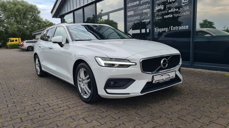 Weiß Gebraucht 2020 Volvo V60 Momentum Kombi | 19.990 € (Superpreis) - Bild 1/4