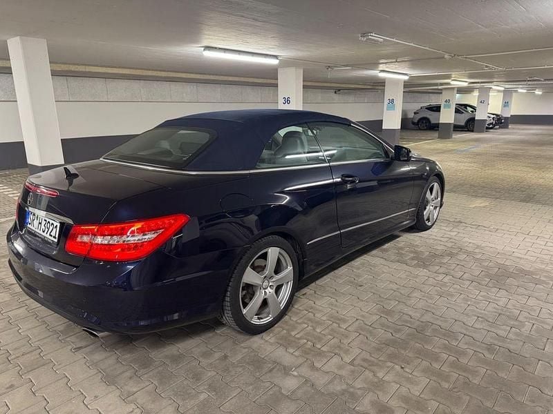 Gebraucht Mercedes E350 Avantgarde 265 PS (194 kW) 2012 Blau Cabrio