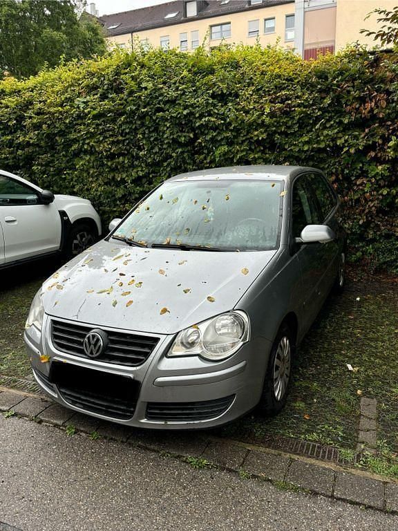 Grau Gebraucht 2009 VW Polo Limousine | 2.000 € (Guter Preis) - Bild 1/4