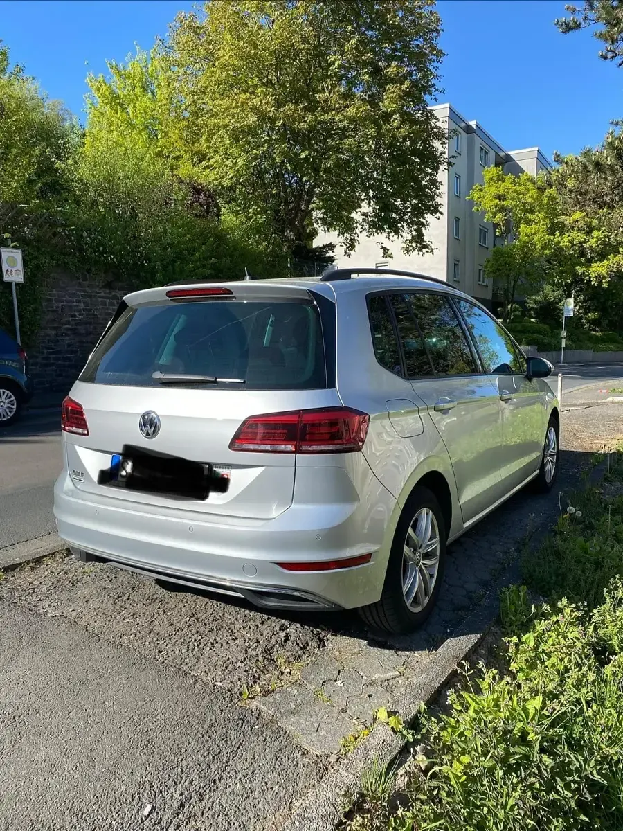 Gebraucht VW Golf VII 130 PS (95 kW) 2019 Silber Limousine