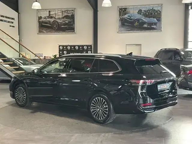 Gebraucht VW Passat 193 PS (141 kW) 2024 Deep black perleffekt Kombi