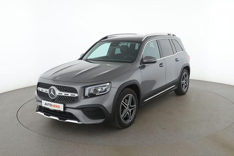 Grau Gebraucht 2022 Mercedes GLB220 AMG line SUV | 38.120 € (Fairer Preis) - Bild 1/3