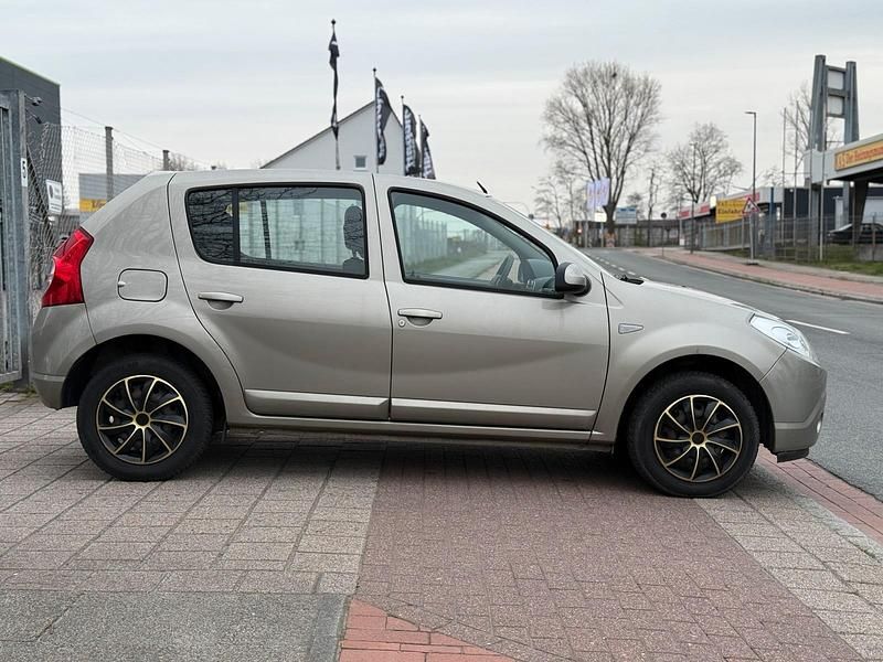 Gebraucht Dacia Sandero 75 PS (55 kW) 2011 Beige Kleinwagen