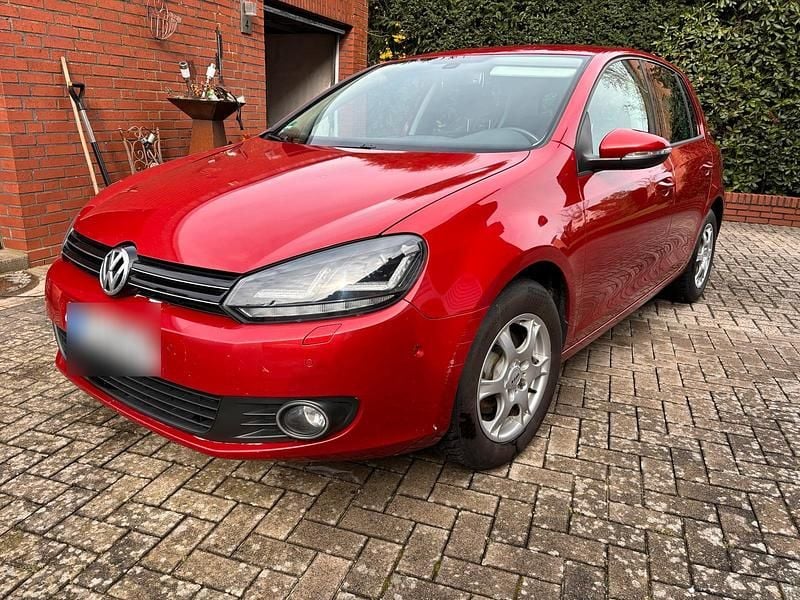 Gebraucht VW Golf VI Team 105 PS (77 kW) 2011 Rot Kleinwagen