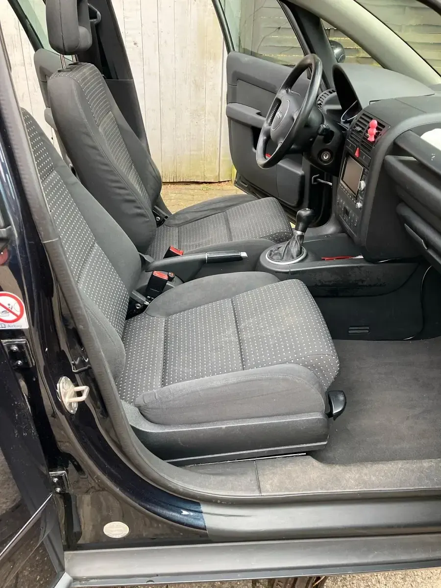 Second-hand Audi A2 75 CP (55 kW) 2003 Albastru Hatchback
