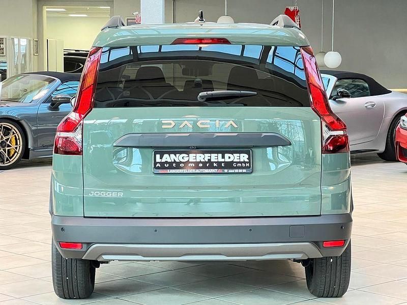 Neu Dacia Jogger Extreme 101 PS (74 kW) 2025 Chedar green Van / Kleinbus