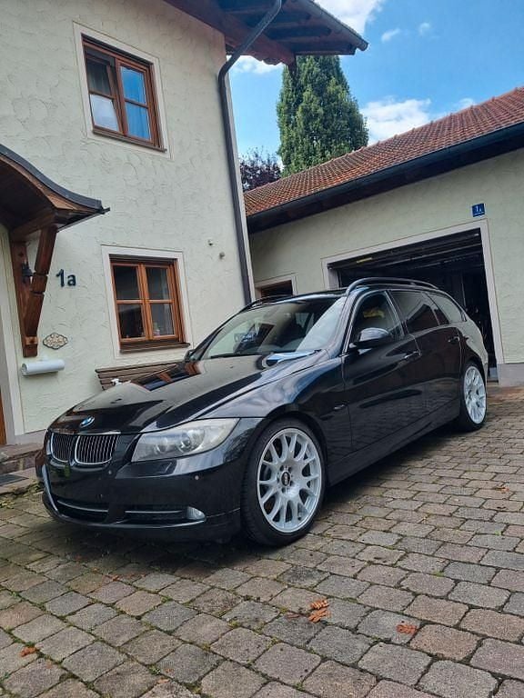 Schwarz Gebraucht 2007 BMW 330 Shadowline Kombi | 7.500 € (Fairer Preis) - Bild 1/4
