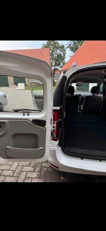 Weiß Gebraucht 2009 Dacia Logan Limousine | 2.200 € (Fairer Preis) - Bild 1/4