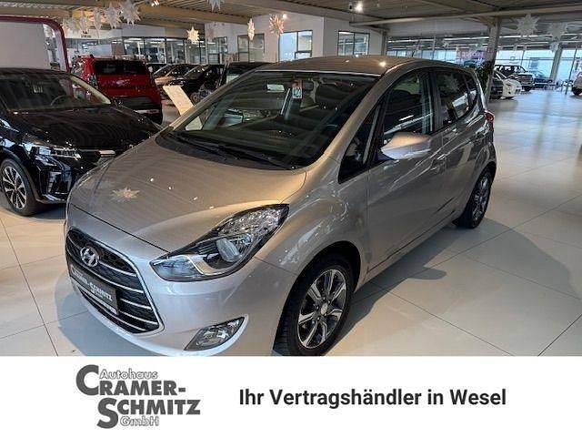 Weiß Gebraucht 2016 Hyundai ix20 Kleinwagen | 11.450 € (Guter Preis) - Bild 1/4