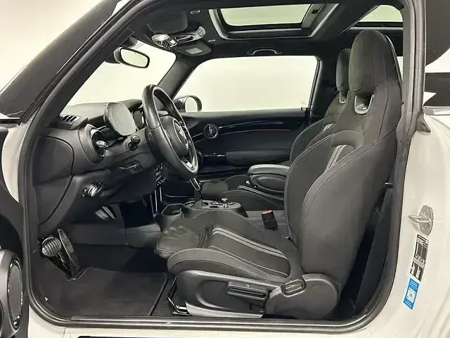 Gebraucht Mini John Cooper Works 136 PS (100 kW) 2023 Nanuq white (metallic) Kleinwagen