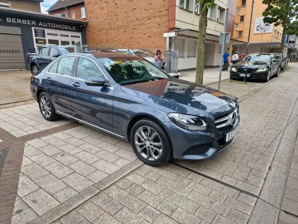 Gebraucht Mercedes 180 156 PS (114 kW) 2015 Tenoritgrau (metallic) Limousine