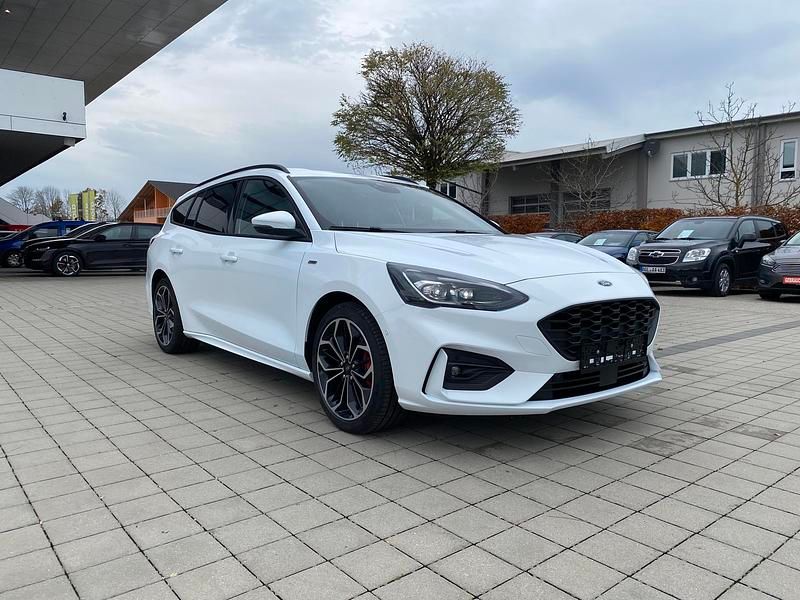 Gebraucht Ford Focus ST-Line 155 PS (114 kW) 2021 Frostweiß uni Kombi