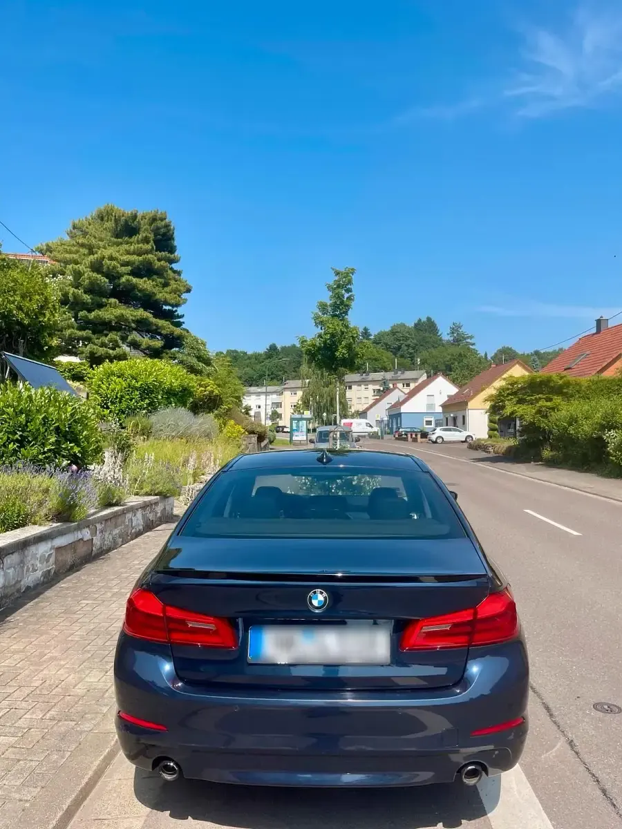 Gebraucht BMW 520 190 PS (139 kW) 2017 Blau Limousine