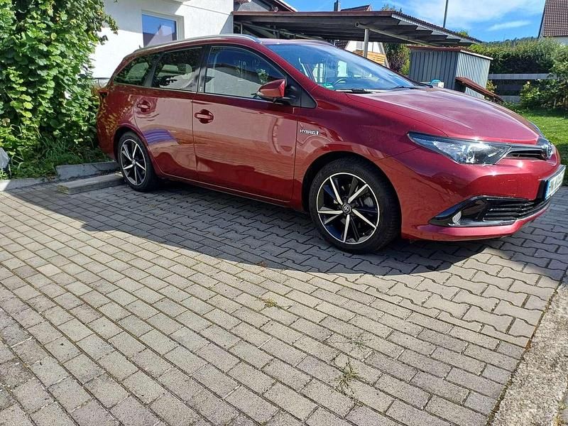 Rot Gebraucht 2019 Toyota Auris Touring Sports Kombi | 17.000 € (Fairer Preis) - Bild 1/4