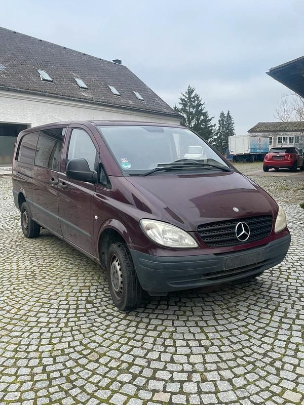 Schwarz Gebraucht 2025 Mercedes Vito Van / Kleinbus | 3.900 € - Bild 1/3