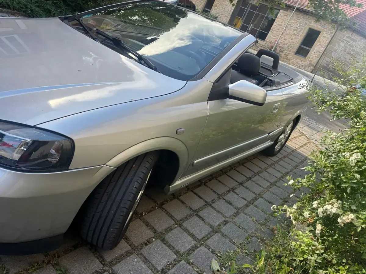 Gebraucht Opel Astra Edition 147 PS (108 kW) 2003 Silber Cabrio