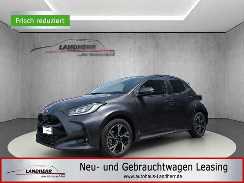 Silber Neu 2025 Toyota Yaris Hybrid Trend Limousine | 21.625 € (Superpreis) - Bild 1/4