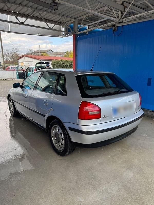Second-hand Audi A3 Attraction 101 CP (74 kW) 2000 Argintiu Hatchback