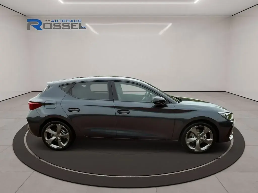 Neu Cupra Leon 150 PS (110 kW) 2026 Grau Limousine