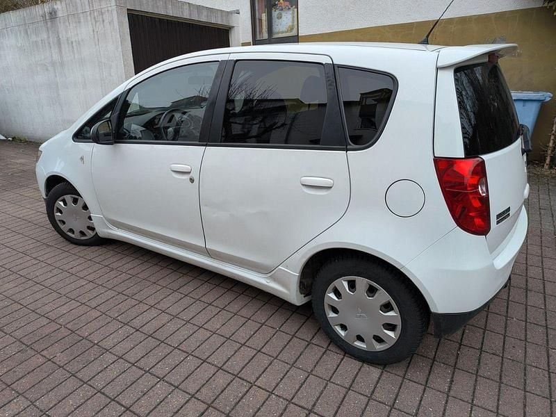 Gebraucht Mitsubishi Colt 95 PS (69 kW) 2012 Weiß Kleinwagen