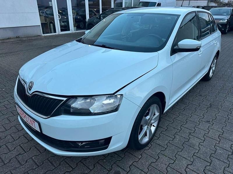 Weiß Gebraucht 2018 Skoda Rapid Cool Edition Kombi | 4.950 € - Bild 1/4