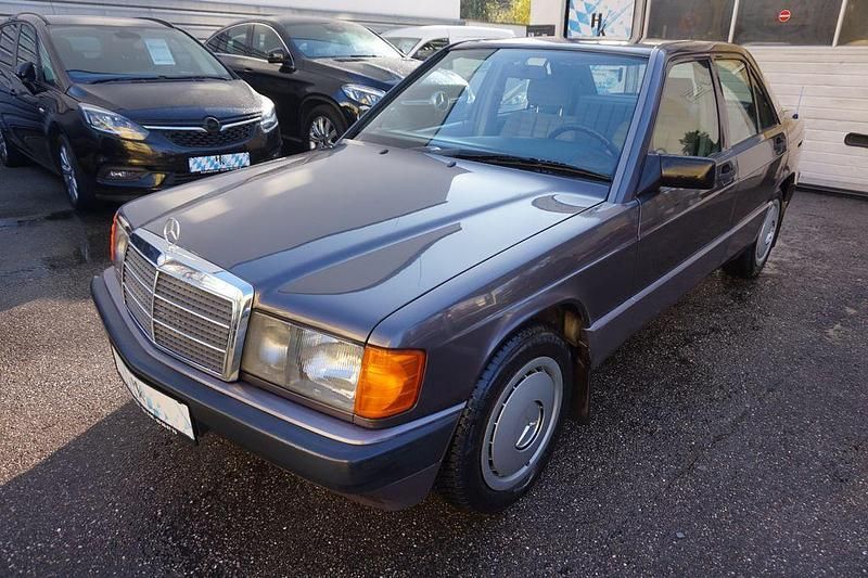 Violett Gebraucht 1992 Mercedes 190 Limousine | 5.900 € - Bild 1/4