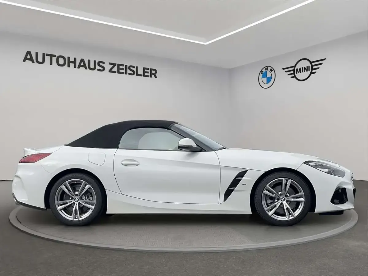 Gebraucht BMW Z4 Sport Line 197 PS (144 kW) 2025 Alpinweiß uni Cabrio
