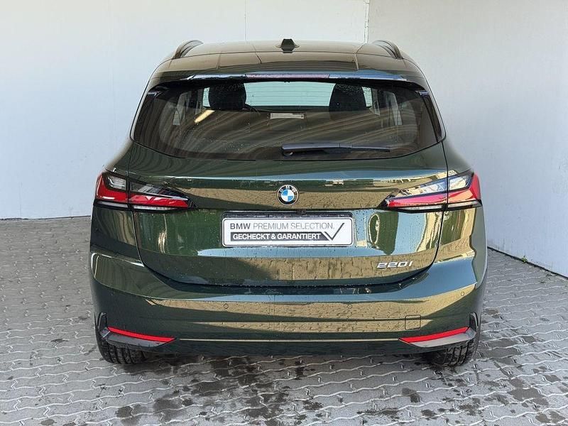 Gebraucht BMW 220 Active Tourer Efficient Dynamics 156 PS (114 kW) 2025 Grün Van / Kleinbus
