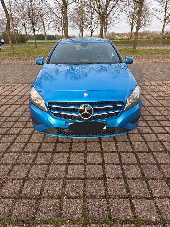Gebraucht Mercedes A200 156 PS (114 kW) 2013 Blau Limousine