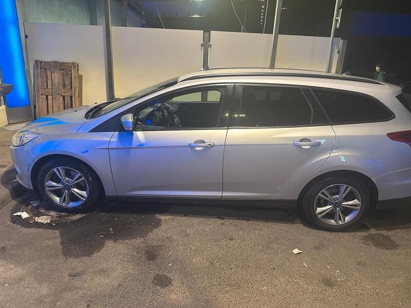 Silber Gebraucht 2013 Ford Focus Kombi | 4.500 € (Guter Preis) - Bild 1/4