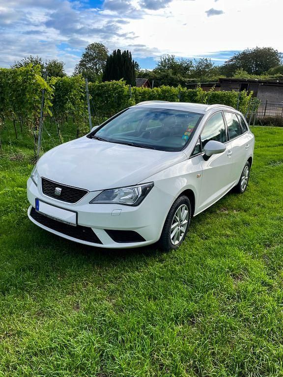 Weiß Gebraucht 2013 Seat Ibiza Style Limousine | 6.700 € (Etwas zu teuer) - Bild 1/4