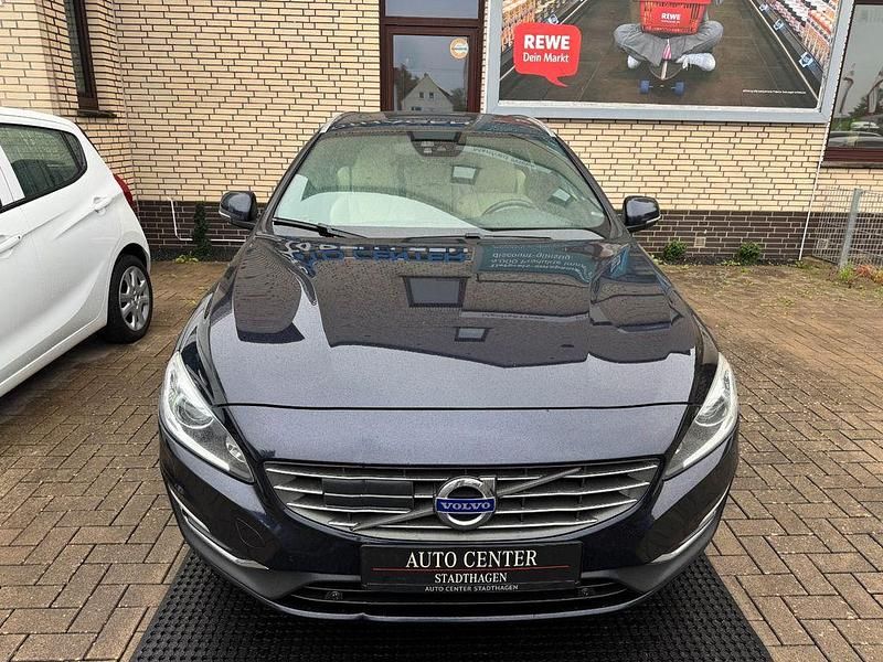 Gebraucht Volvo V60 Summum 220 PS (161 kW) 2015 Blau Kombi