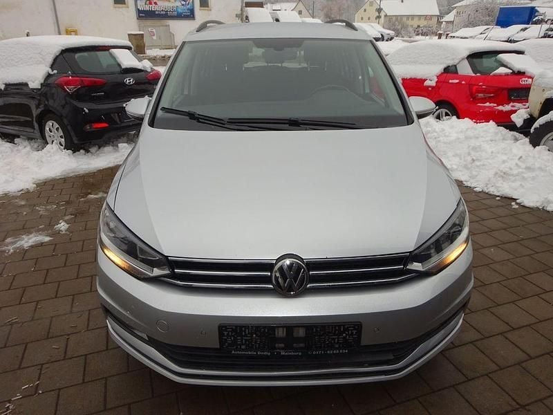 Silber Gebraucht 2016 VW Touran Comfortline Van / Kleinbus | 8.400 € (Superpreis) - Bild 1/4
