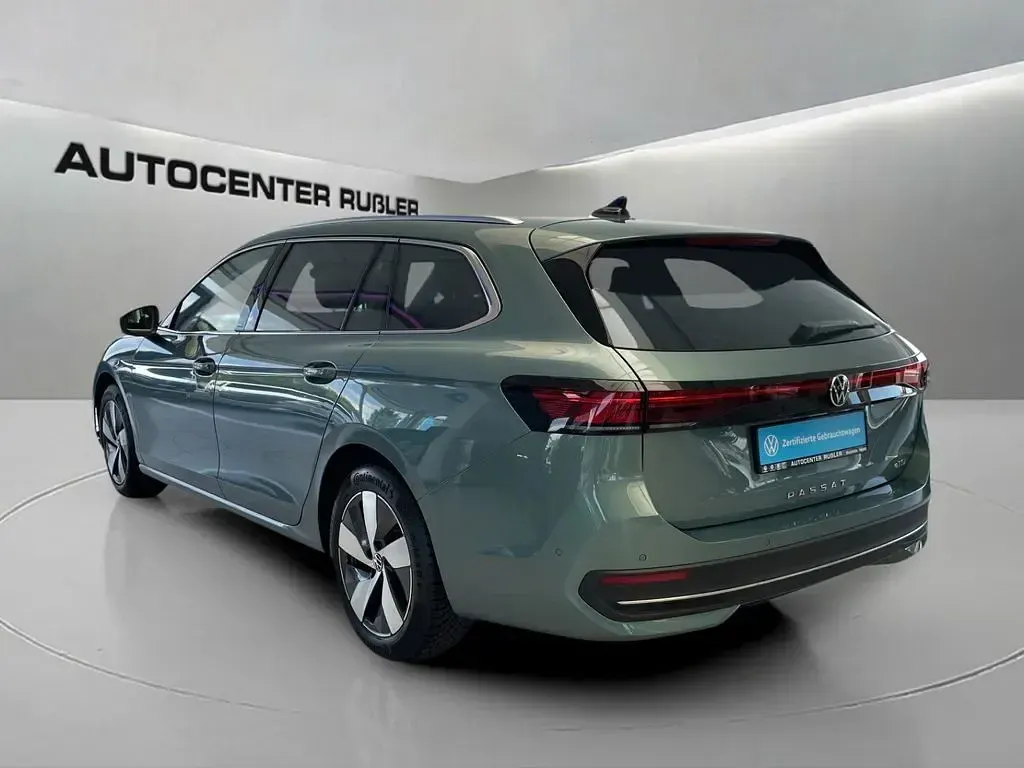 Gebraucht VW Passat Business 150 PS (110 kW) 2025 Grün Kombi