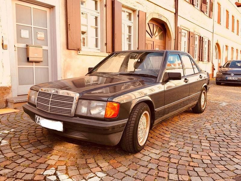 Schwarz Gebraucht 1988 Mercedes 190 Limousine | 1.500 € - Bild 1/4