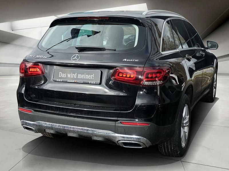 Gebraucht Mercedes GLC300e 306 PS (225 kW) 2021 Schwarz SUV