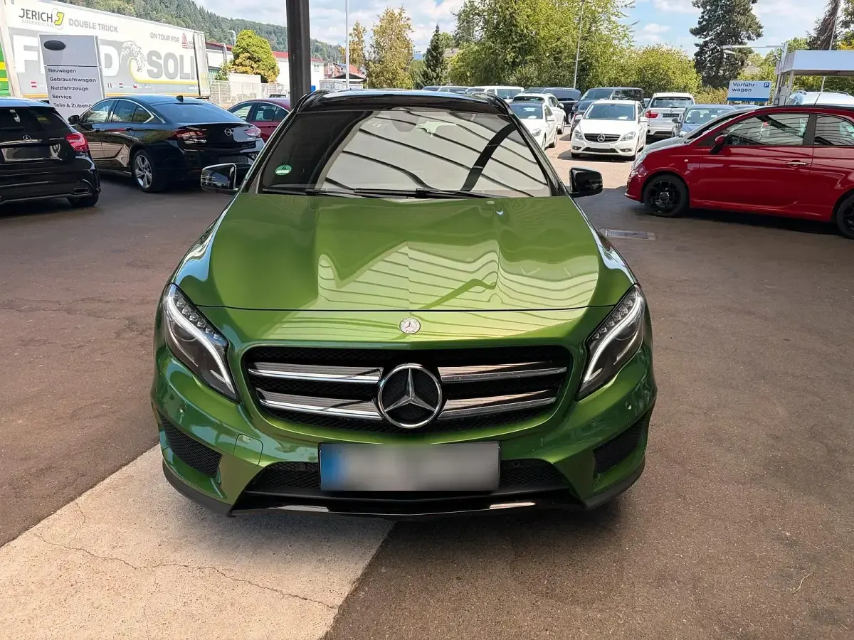 Gebraucht Mercedes GLA250 AMG line 211 PS (155 kW) 2016 Grün SUV