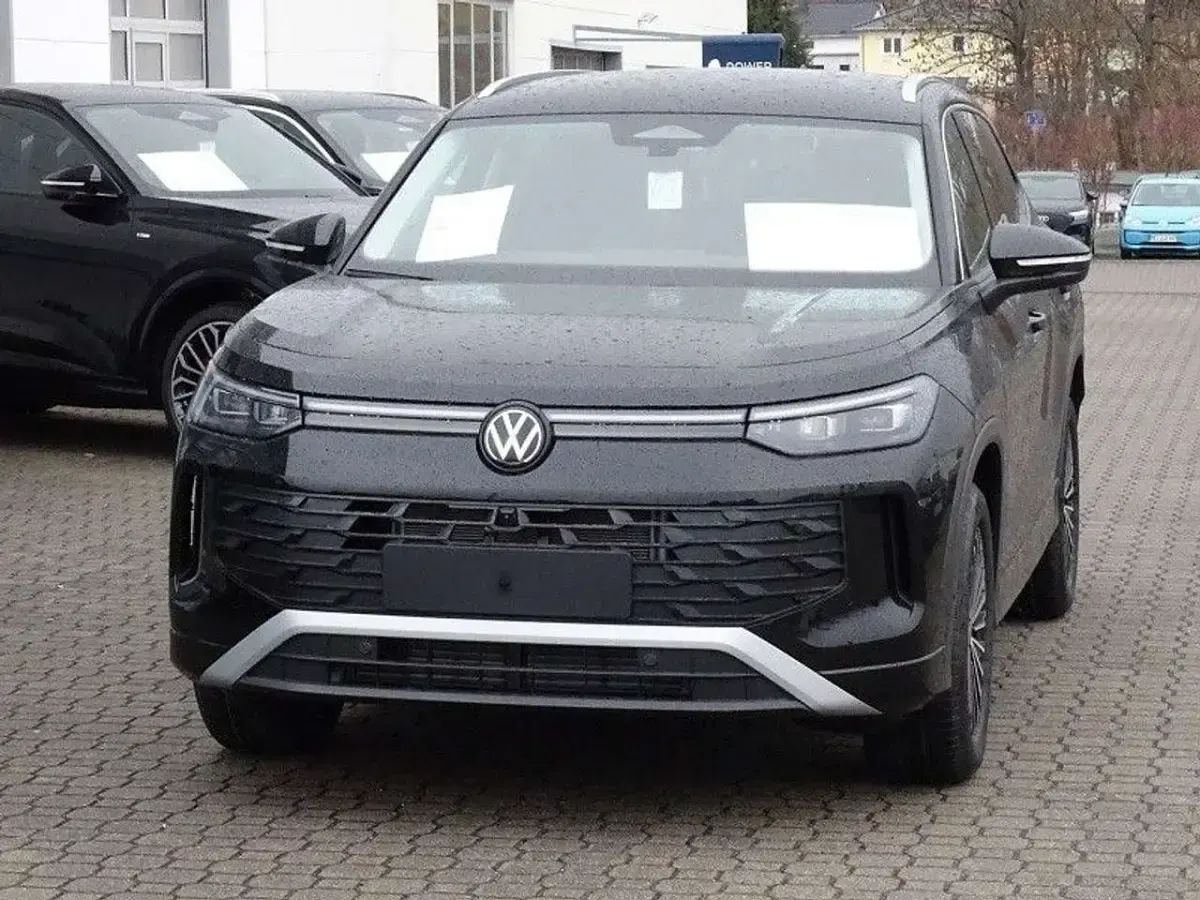 Neu VW Tayron Design 150 PS (110 kW) 2026 Schwarz SUV