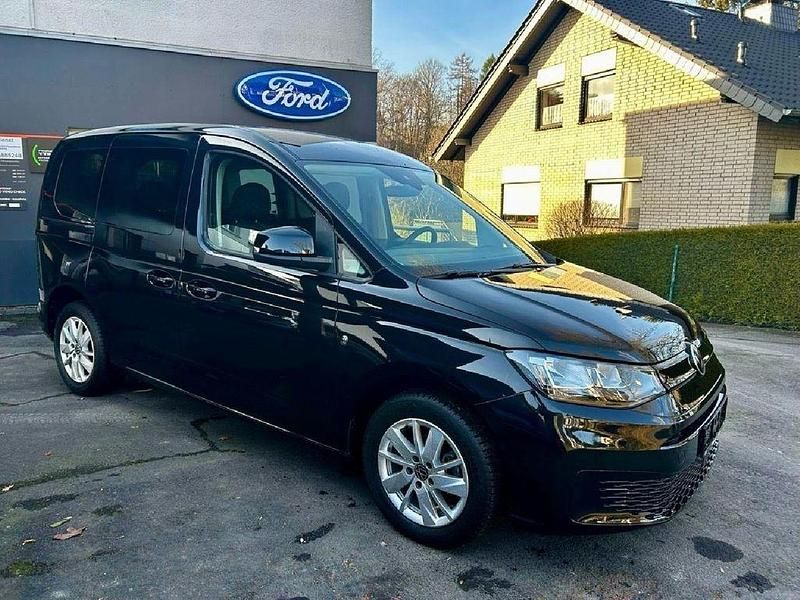 Gebraucht VW Caddy Basis 102 PS (75 kW) 2022 Schwarz Van / Kleinbus
