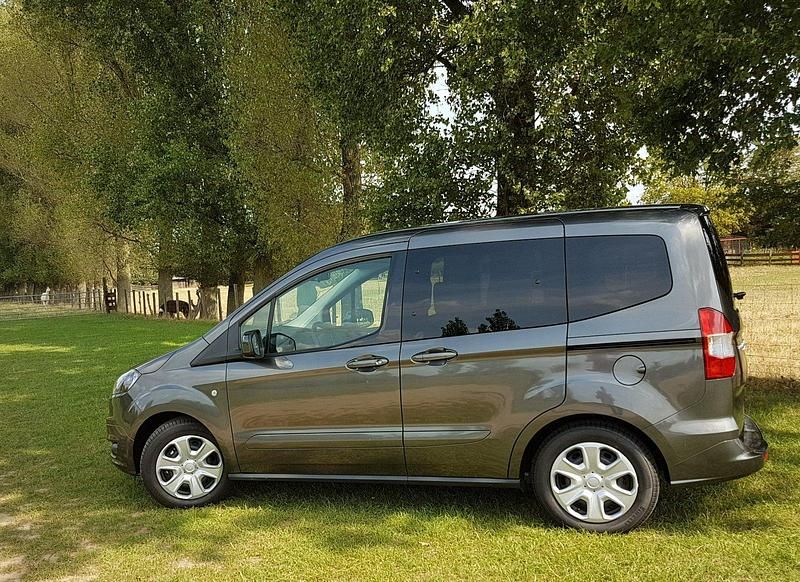 Gebraucht Ford Tourneo Courier Trend 101 PS (74 kW) 2018 Grau Van / Kleinbus