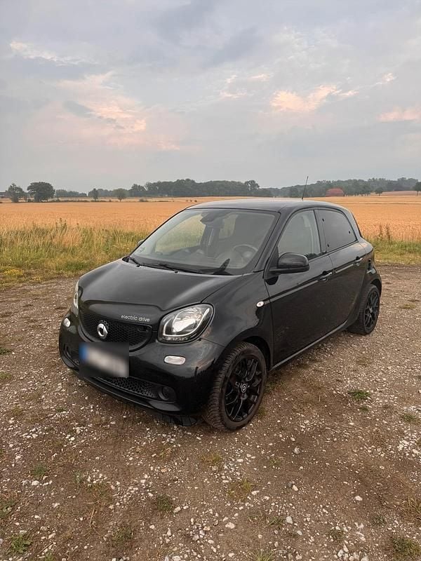 Schwarz Gebraucht 2018 Smart ForFour Electric Drive Prime Limousine | 7.799 € (Guter Preis) - Bild 1/4