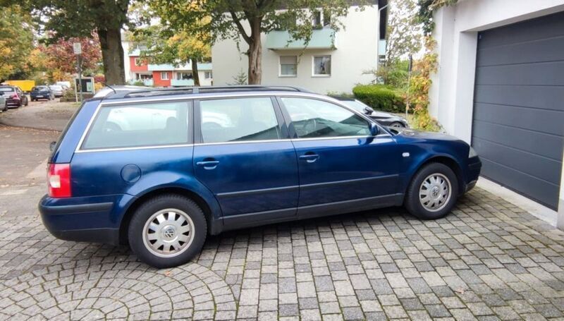 Blau Gebraucht 2002 VW Passat Comfortline Kombi | 1.400 € (Guter Preis) - Bild 1/4