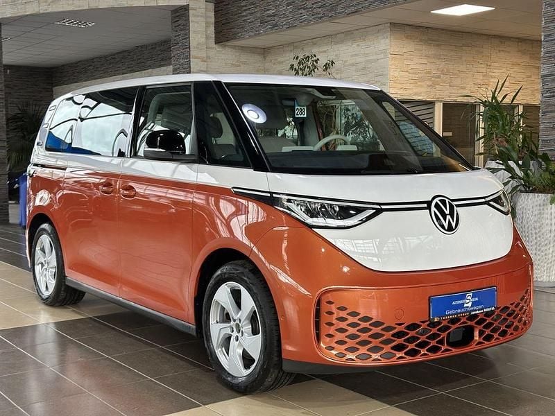 Gebraucht VW ID. Buzz Pro 150 kW (204 PS) 2024 Orange orange + weiß (metallic) Van / Kleinbus
